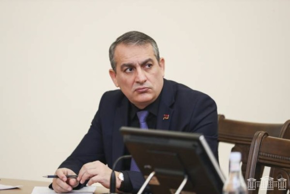 Պատգամավորը, անակնկալի եկած, վազքով ներս է մտել․ Հրապարակ