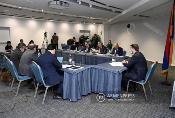Խորհրդի անդրանիկ նիստերն անցել են «բեսեդկի» մակարդակի զրույցների ձևաչափով․Հրապարակ