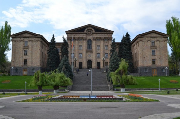 Քննիչ հանձնաժողո՞վ, թե՞ սարդոստայն. Փաստ