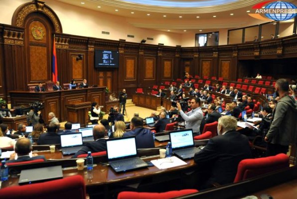 Կանանց տոնի առթիվ կին պատգամավորները և աշխատակազմի կանայք 70 000 դրամ պարգևավճար կստանան