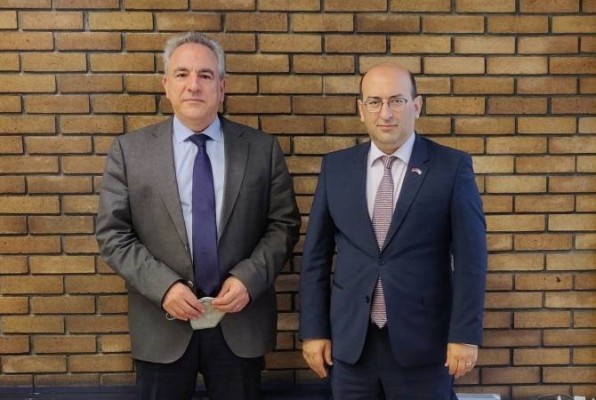 Հունաստանում Հայաստանի դեսպանը հանդիպել է Հունաստանի վարչապետի  խորհրդական Թանոս Դոկոսի հետ
