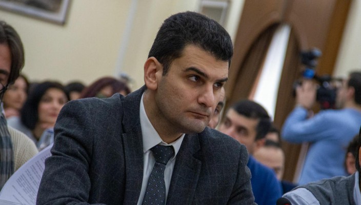 Հրաչյա Սարգսյանի հերթական «շռայլությունը». նա պատվոգրեր է բաժանել