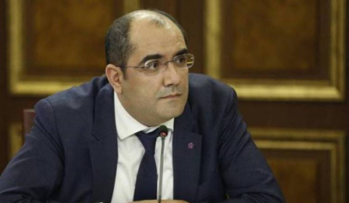 Հրաչյա Ռոստոմյանը վերադառնում է․ Հրապարակ