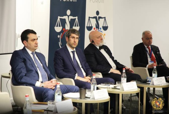 Երևանում փաստաբանական համաժողով է մեկնարկել Ֆրանսիայի, Ռուսաստանի և Վրաստանի ներկայացուցիչների մասնակցությամբ
