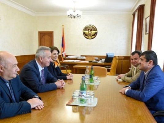Արցախի նախագահն ընդունել է Հայաստանի ամերիկյան համալսարանի պատվիրակությանը
