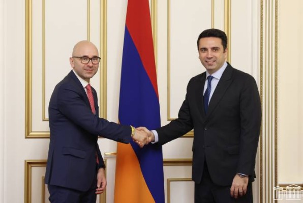 Ալեն Սիմոնյանը իտալական պատվիրակությանը շնորհակալություն է հայտնել՝ ռազմագերիների մասին բանաձևի համար