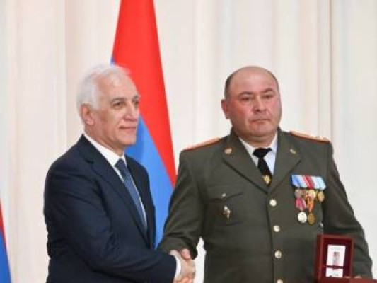 Նախագահի հրամանագրով՝ 115 զինվորականներ պարգևատրվել են