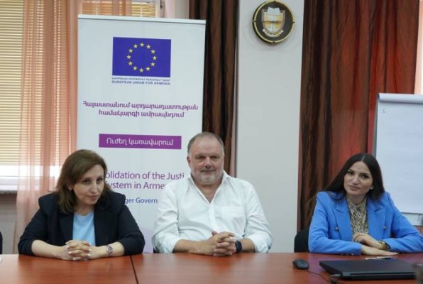 ՀՀ փաստաբանների պալատի նախագահը շնորհակալագրեր է հանձնել Եվրամիության և գերմանական IRZ-ի գործընկերներին