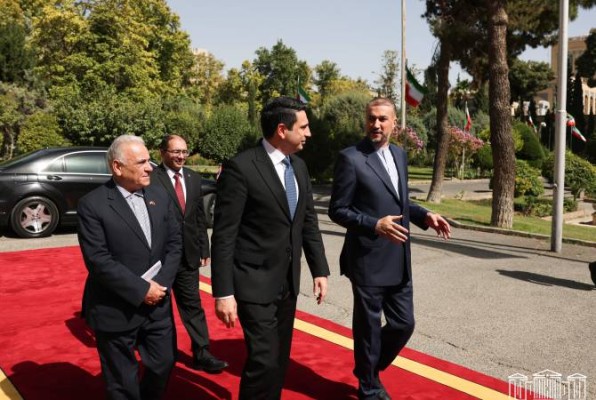 ՀՀ ԱԺ նախագահը ԻԻՀ ԱԳ նախարարի հետ զրուցել է ՀՀ Սյունիքի մարզում իրանական կողմի ներդրումային հետաքրքրություններից