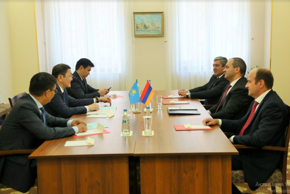 Արթուր Դավթյանը Մինսկում հանդիպել է Ղազախստանի գլխավոր դատախազի հետ
