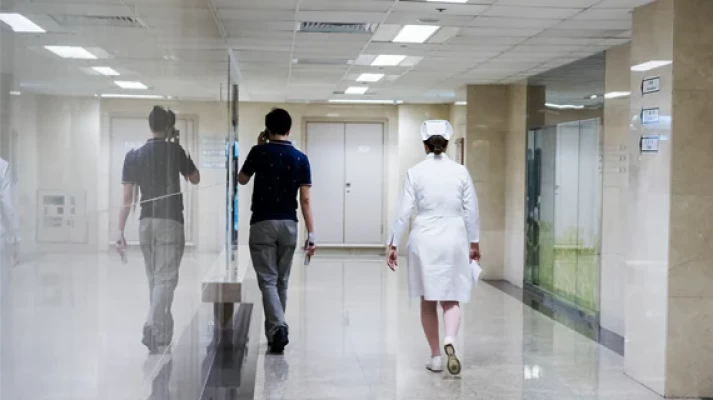 «Մերսեդեսի» դուռն ընթացքի ժամանակ բացվել է, 48-ամյա կինն ընկել է. 4 օր անց նա մահացել է