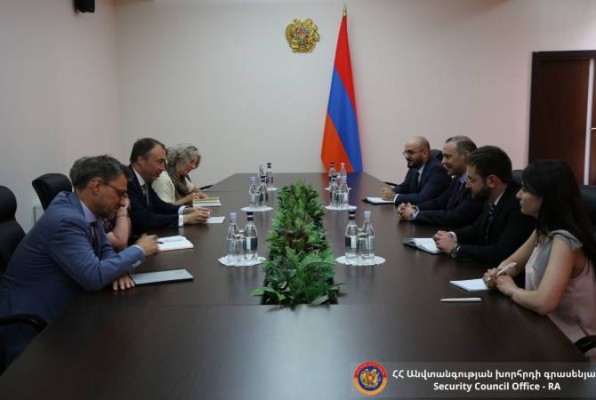 ՀՀ ԱԽ քարտուղարը և ԵՄ հատուկ ներկայացուցիչը քննարկել են բրյուսելյան գործընթացի կատարման ընթացքը