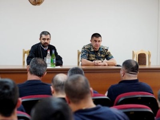 Արցախի ԱԻ անձնակազմը հանդիպել է հոգևորականի հետ