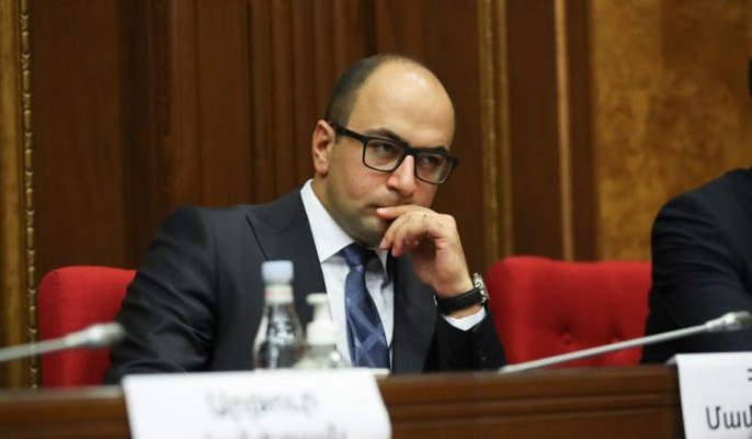 Պաշտոնն էլ ժառանգեց, սենյակն էլ․ Հրապարակ