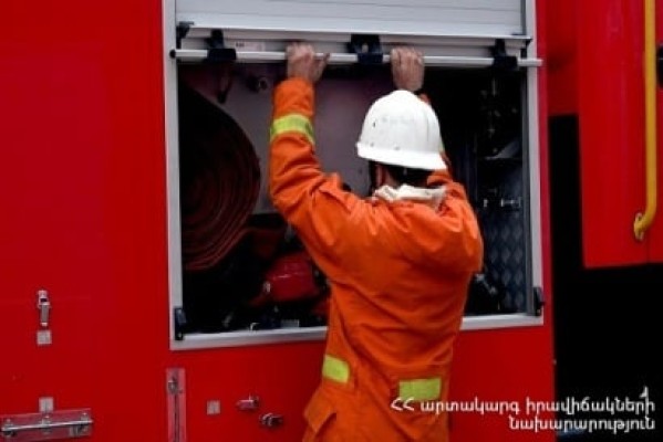 Արփի գյուղում տուն է այրվում