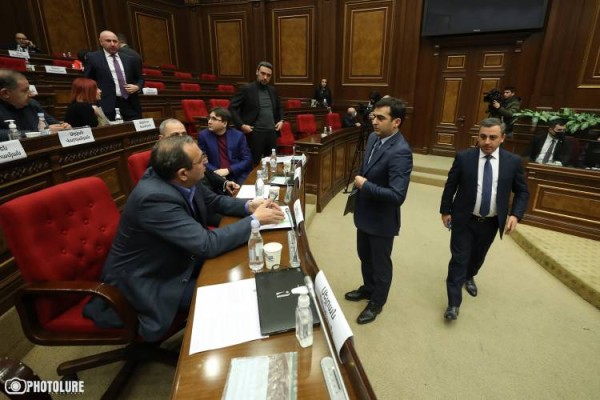 Կվերադառնա՞ ընդդիմությունն ԱԺ, թե՞ ոչ․ Հրապարակ