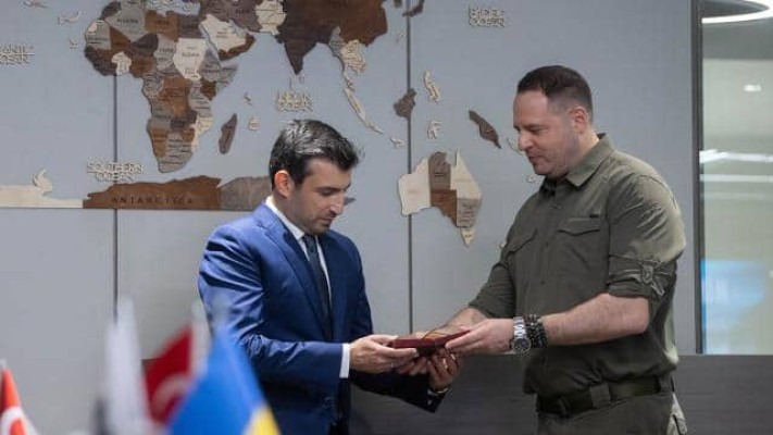 Զելենսկին պարգևատրել է Էրդողանի փեսային