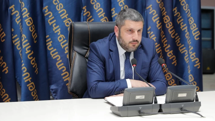 Տեսչական մարմնի ղեկավարը նիստին եկել է 40 րոպե ուշ. նախարարն անգամ նրան չէր ճանաչում. Ժողովուրդ
