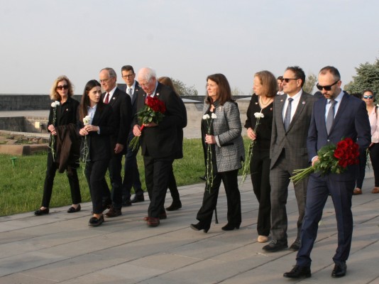 ԱՄՆ Ներկայացուցիչների պալատի անդամներն այցելել են Հայոց ցեղասպանության հուշահամալիր