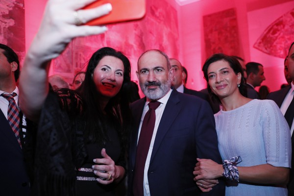 Վարչապետը կնոջ հետ մասնակցել է Համաշխարհային հայկական առաջին գագաթնաժողովի բացման արարողությանը