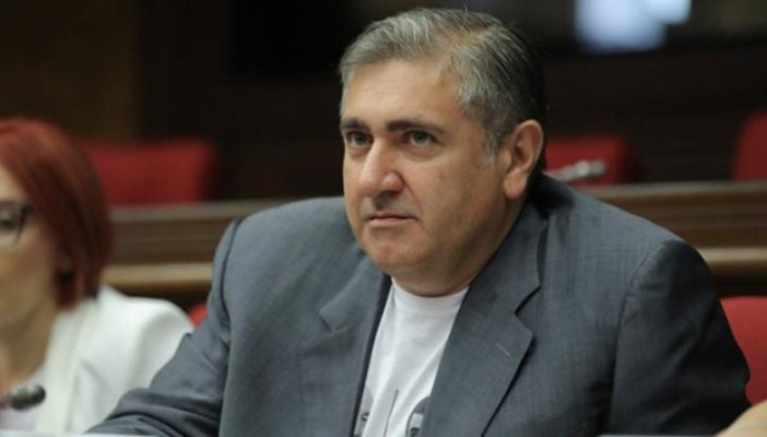 Փաշինյանը հանել է զորքը Արցախից, մի հատ էլ ռուսների վրա մուննաթ են գալիս, թե լավ չեն անում իրենց գործը․ Արթուր Խաչատրյան