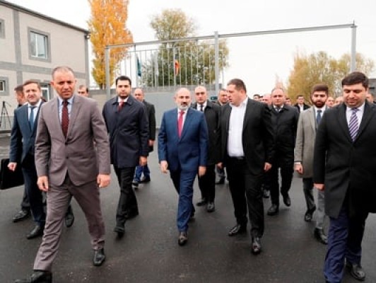 Վարչապետը Եղվարդում ներկա է գտնվել համակցված կերերի նոր գործարանի բացման արարողությանը