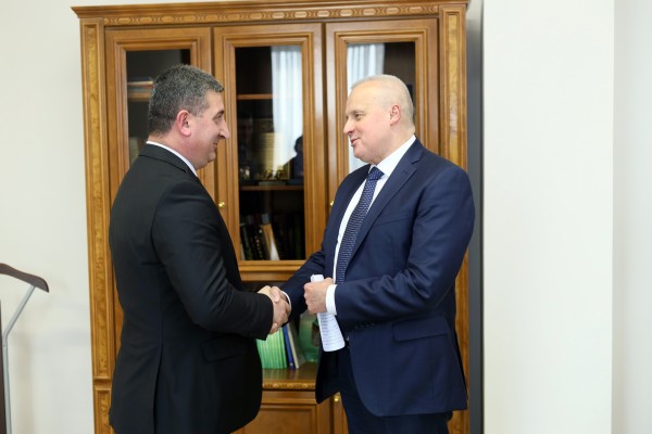 ՀՀ ՏԿԵ նախարարը և ՌԴ դեսպանը քննարկել են Լարսի անցակետում ստեղծված վիճակը
