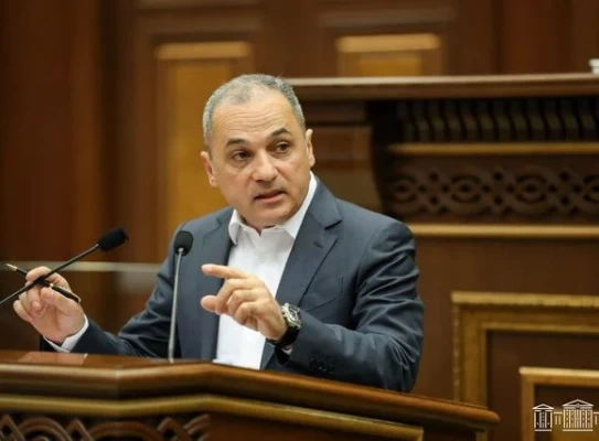 Վահե Հակոբյանի «Վերածնվող Հայաստան» կուսակցությունը փլվում է․ Ժողովուրդ