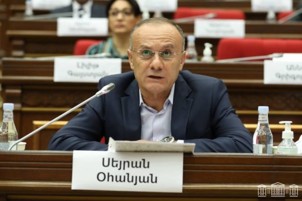Իշխանությունն ընդդիմադիրների վա՞խն է բռնում. Հրապարակ