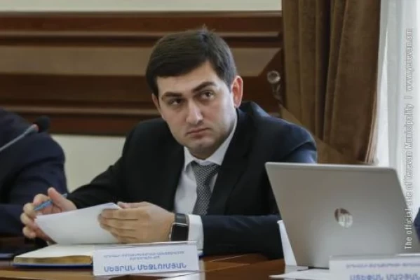Երևանի քաղաքապետարանի աշխատակազմի քարտուղարի դեմ հարուցվել է քրեական գործ. Ժողովուրդ