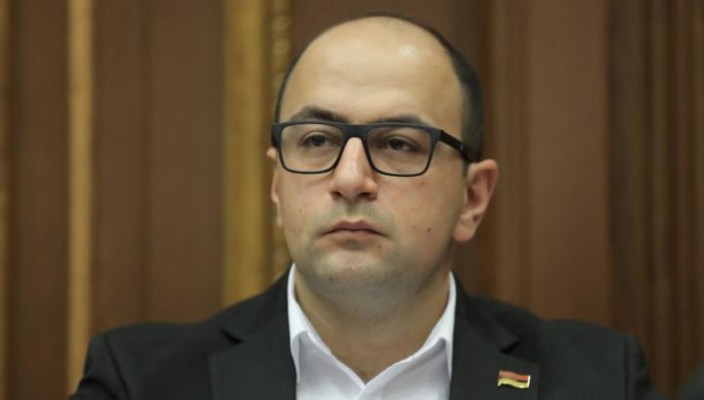 Ուժայինները, Մարիամ Փաշինյանի արած ֆոտոները ձեռքներին, շրջում են տղաների բակերում, հարցուփորձ անում հարևաններից․ Մամիջանյան