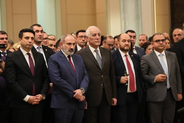 Մեկ կուսակցության եւ գործող վարչապետին ծառայող նախագահ․ Հրապարակ