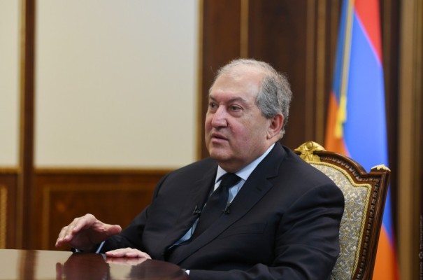 Մարդասիրական ճգնաժամն աշխարհը հրաժարվում է տեսնել․ Արմեն Սարգսյանը միջազգային հանրությանը կոչ է անում անտարբեր չմնալ Արցախի հանդեպ