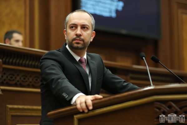 Էդուարդ Աղաջանյանն Արտաքին հարաբերությունների հանձնաժողովի պաշտոնից հրաժարականի դիմում է ներկայացրել