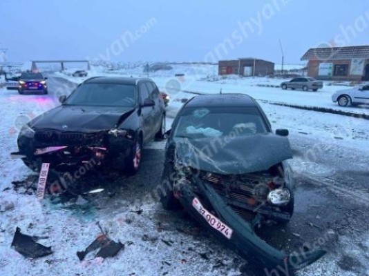 Խոշոր ավտովթար՝ Շիրակի մարզում․ բախվել են BMW X5-ը, Volkswagen-ն ու Opel-ը․ shamshyan.com
