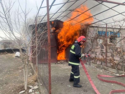 Զվարթնոց թաղամասում հրդեհ է բռնկվել