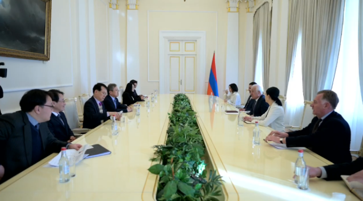 ՀՀ նախագահի հետ հանդիպմանը Սոնը կարևորել է Լաչինի միջանցքի բնականոն գործունեության վերականգնումը