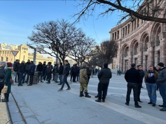 Հրդեհից զոհված զինծառայողների ծնողներից մի քանիսին Կառավարությունից ընդունել են
