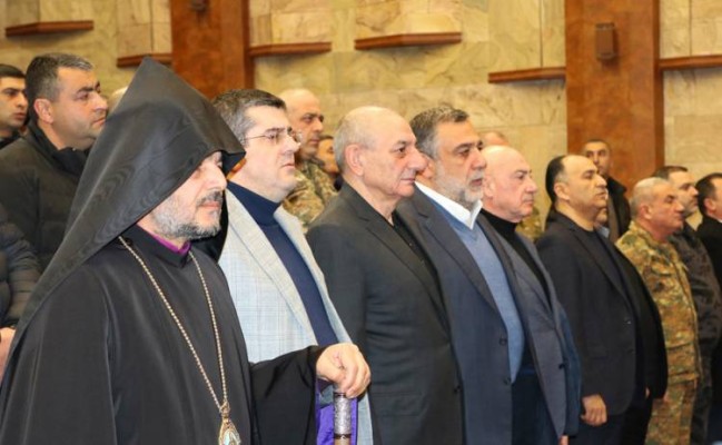 Միջոցառումը վերածվել է միտինգի. Պահանջել են Արայիկ Հարությունյանի հրաժարականը․ Հրապարակ