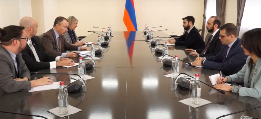 Արարատ Միրզոյանը հանդիպել է ԵՄ հատուկ ներկայացուցչի հետ
