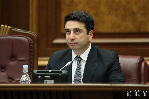 Ամենաջերմ մաղթանքներս զինվորների մայրերին, կանանց, դուստրերին. Ալեն Սիմոնյան