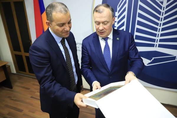 Վահան Քերոբյանն ընդունել է Եկատերինբուրգի քաղաքապետ Ալեքսեյ Օրլովի գլխավորած պատվիրակությանը