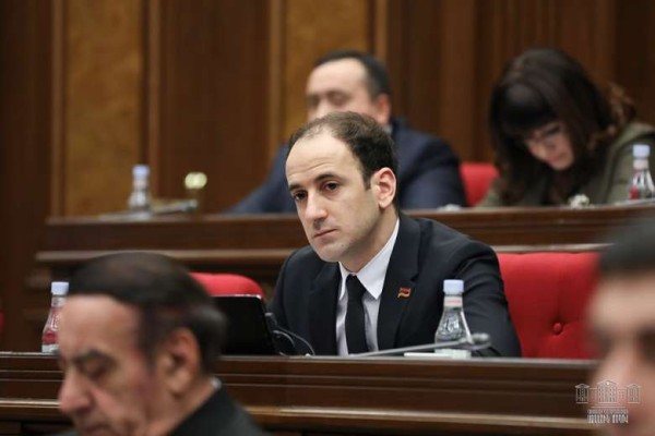 Ինչու դատարանը բերման չի ենթարկում որոշումը չկատարած իշխանական պատգամավորին. Ժողովուրդ