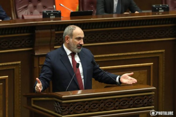Արա, լավ, էլի՝ կինո մի  սարքեք․ Հրապարակ