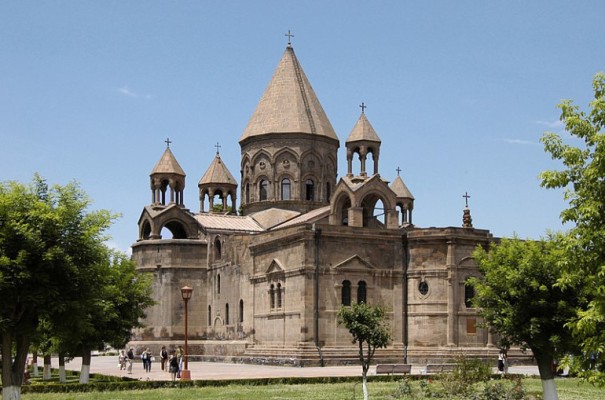 Մայր Աթոռից օգնություն է ուղարկվել Արցախ
