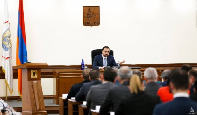 Ավինյանը քաղաքապետի հավեսը հանել է