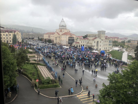 Բերձորի տարհանումը կազմակերպած Խանումյանն արցախցիներին հրավիրել էր Սամվել Բաբայանի հանրահավաքին