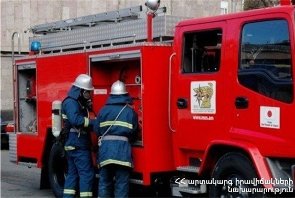 Հրդեհ է բռնկվել Երևանի Խարբերդի ամառանոցների 7-րդ փողոցի տներից մեկում
