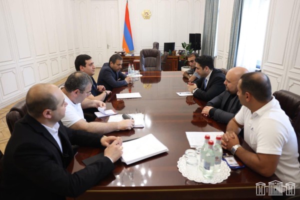 Ֆիրդուսիի բնակիչները հանդիպել են Ալեն Սիմոնյանի հետ, որը խնդիրը վերապատմելու է վարչապետին
