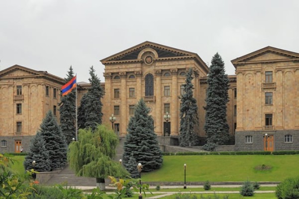 Կառավարության անդամները պատրաստվել են. կգան խորհրդարան. Ժողովուրդ